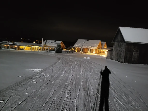 Blick auf die Berglandresidenz von der Nachtloipe