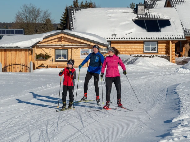 Berglandloipe im Hintergrund die Berglandresidenz