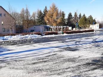 Parkplatz am Kulturhaus Beerheide im Winter
