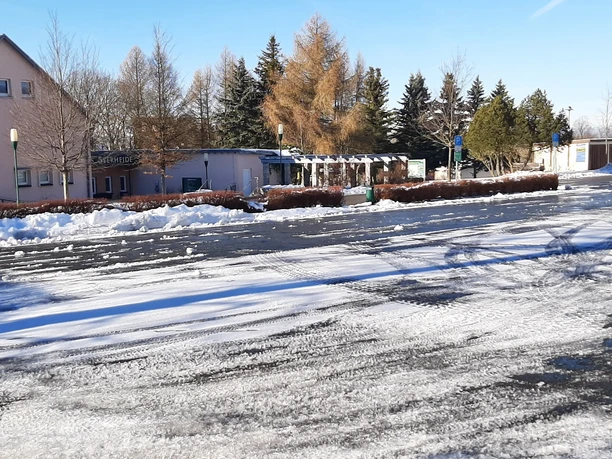 Parkplatz am Kulturhaus Beerheide im Winter