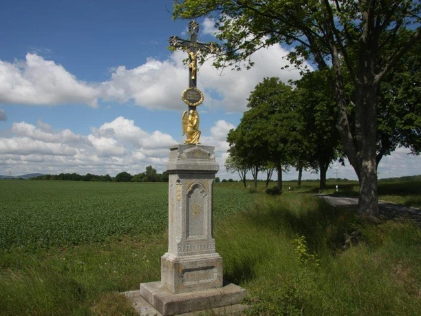 Kreuz an der Straße Crostwitz-Storcha