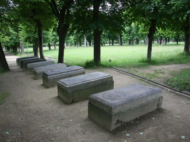 Gottesaker Herrnhut - Gräber der Zinzendorffamilie