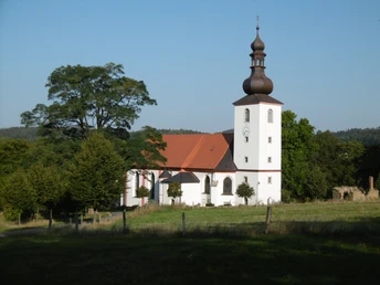 Blick zur Kirche in Lipova