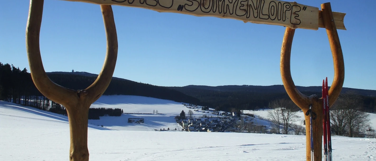 Einstieg in die Sonnenloipe Sosa an der Köhlerei Gläser, Schwarzenberger Straße