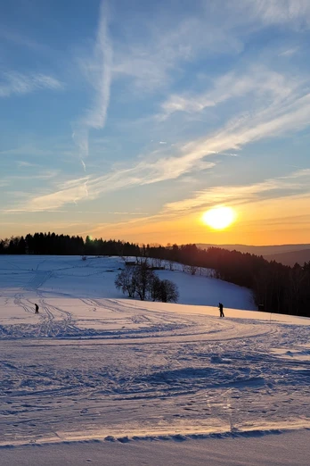 Sonnenloipe Klingenthal bei Sonnenuntergang