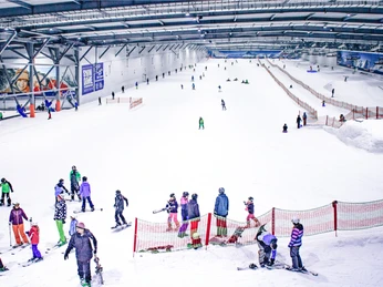 skihalle-snowworld-bispingen.jpg Skihalle SnowWorld BispingenSki hall SnowWorld BispingenSnowWorld Bispingen indendørs skicenterSnowWorld Bispingen overdekt skicentrum