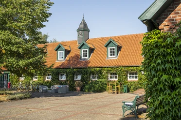 Nebengebäude Schloss Lüdersburg Nebengebäude Schloss Lüdersburg