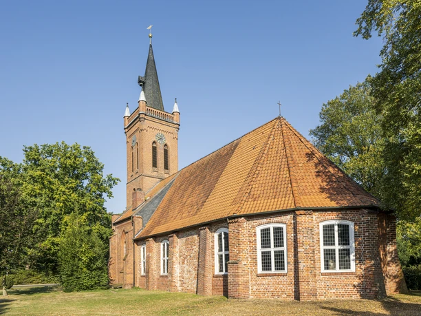 Peter and Paul Church Peter and Paul Church in Lüdersburg