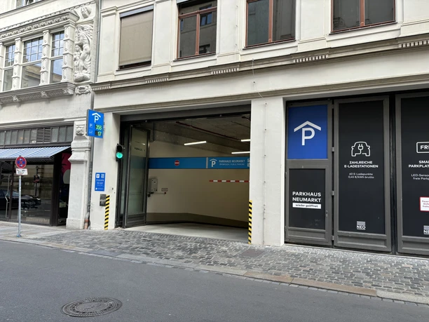 The photo shows the entrance to the Neumarkt multi-storey parking lot in Leipzig city center.