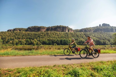 Elberadweg gegenüber der Schrammsteine