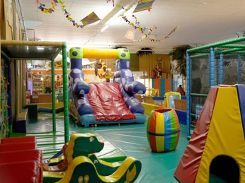 Molli Bär Spielpark Molli Bär SpielparkMolli bear play parkMolli bjørn legeparkMolli beer speelpark