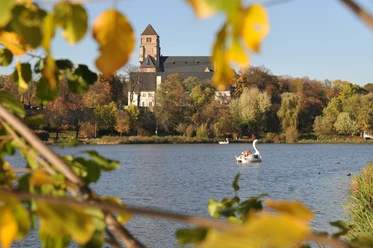 Blick vom Schloßteich auf die Schloßkirche