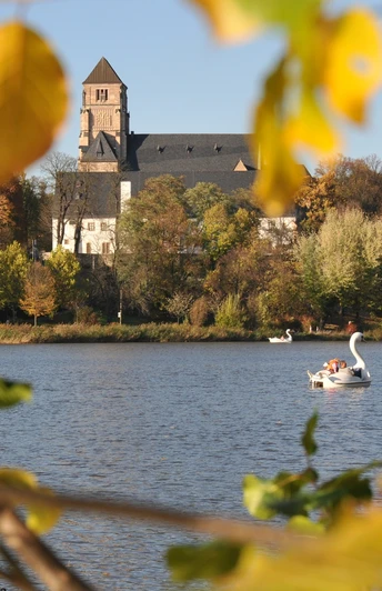Blick vom Schloßteich auf die Schloßkirche
