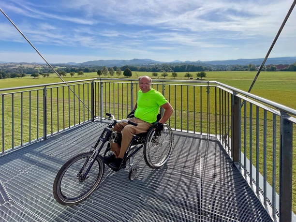 Blick vom Aussichtsturm in Rathmannsdorf-Höhe nach Osten zu den Schrammsteinen