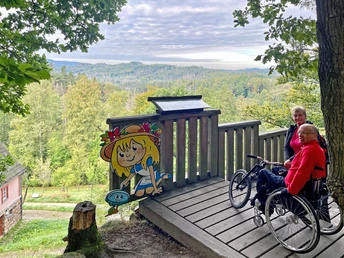 Aussichtspunkt (teilweise barrierefrei zugänglich) oberhalb der Infostelle Beizehaus des Nationalparks