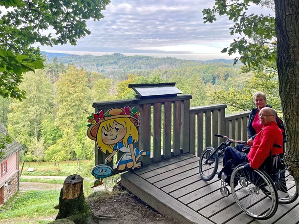 Aussichtspunkt (teilweise barrierefrei zugänglich) oberhalb der Infostelle Beizehaus des Nationalparks