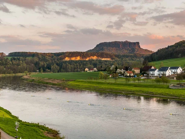 Blick vom Kurort Rathen zum Lilienstein
