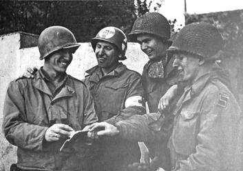 Soldaten an der Elbe (Bild aus der Ausstellung)