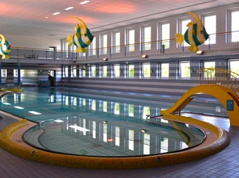 2.JPG 25-Meter Becken mit Rutsche25-meter pool with slide25 meter pool med rutsjebane25-meter zwembad met glijbaan