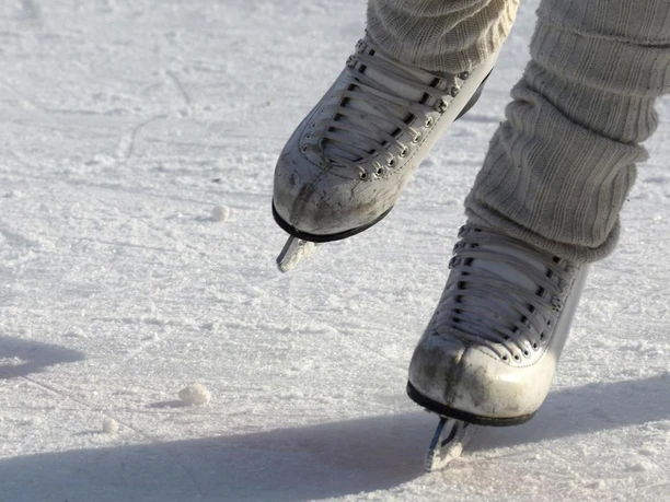 Cosy ice skating on the natural ice rink in Marbach
