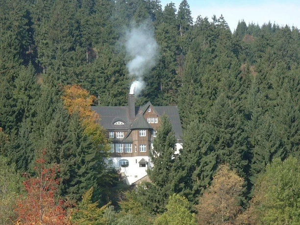 Hausansicht im Herbst