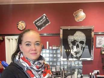 Diamond Skull Melanie Roehse.jpeg