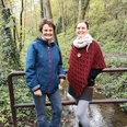 Kräuterfrau Dorothee Schanze links und Anke Dobel rechts
