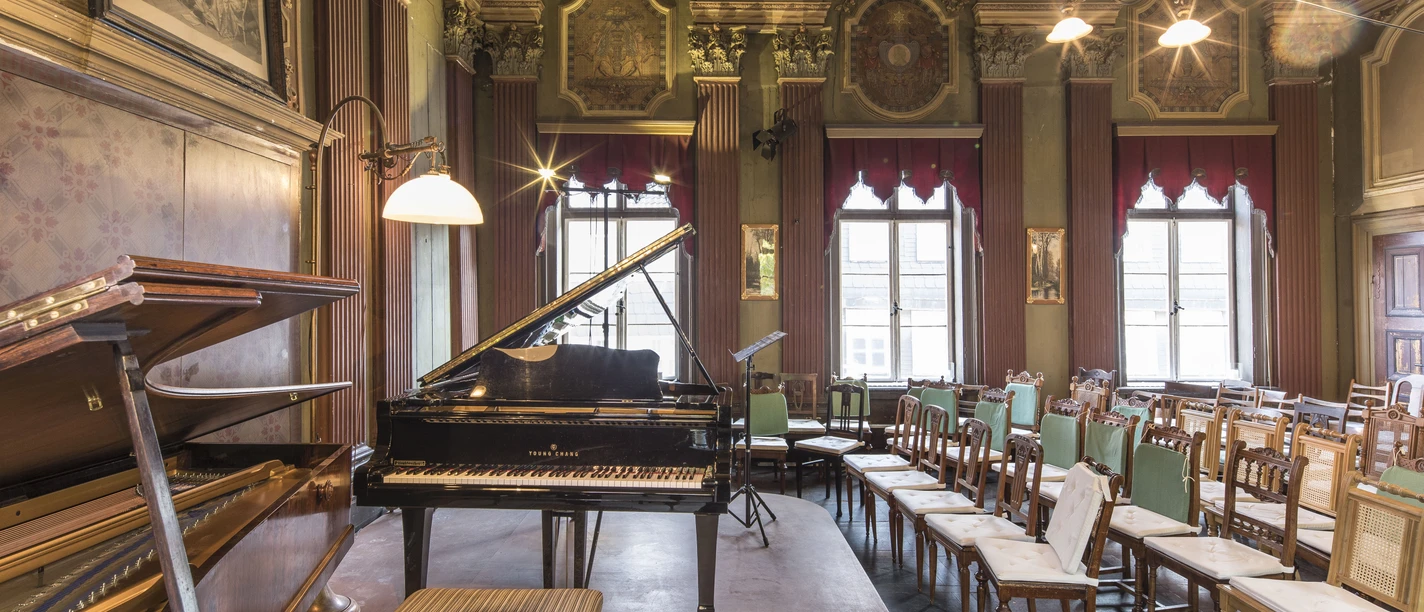 WF-Prinzenpalais-Konzertsaal.jpg Historischer Konzertsaal mit Flügel