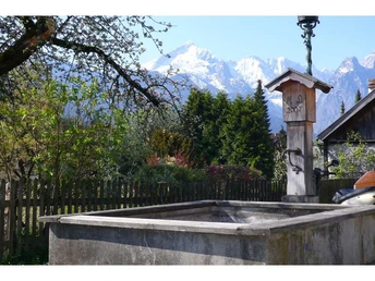 Romantischer Brunnen in der Frühlingstrasse