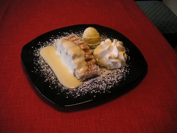 Cafe-Pension Waldesruh Apfelstrudel.jpg