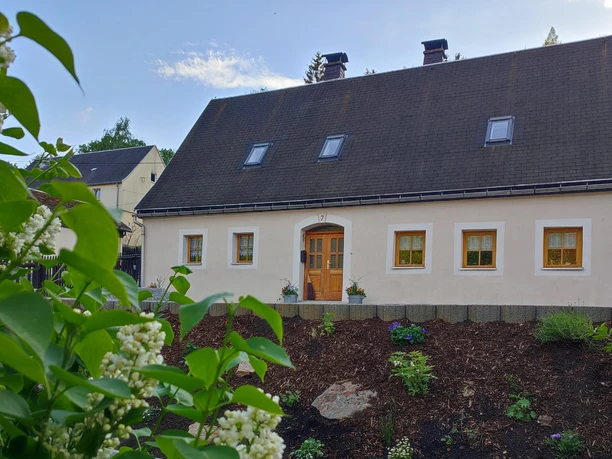 Hausansicht - Frühling