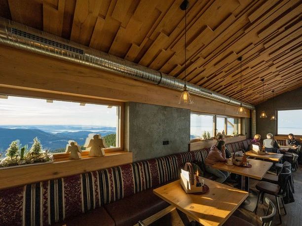 Gastraum der Grinde-Hütte