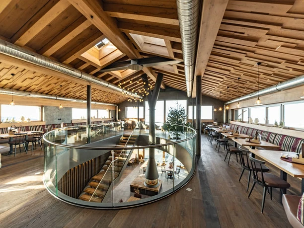 Gastraum der Grinde-Hütte