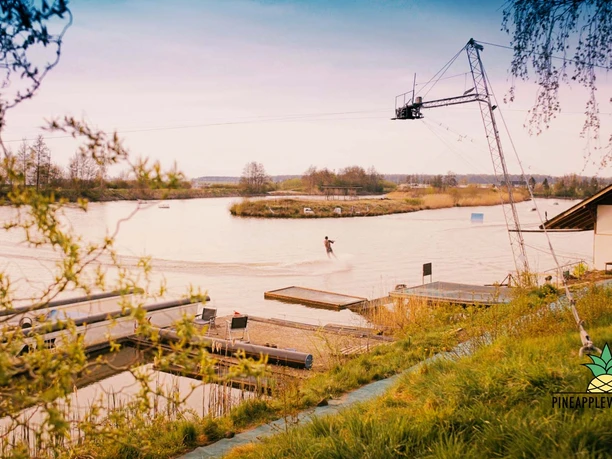 Rossau_Pineapple Wake Park_(c)Christian Kreil_www.filmmaschine.de_CC BY-SA (3).jpg