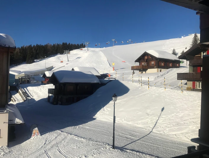 Studio - Sicht vom Balkon Richtung Skipiste