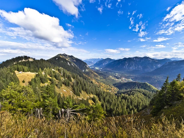 Blick vom Brunnenkopf ins Graswangtal