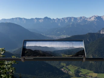 Blick von der Bergstation am Labr auf die Zugspitze Ammergauer Alpen