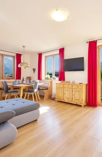 Wohnzimmer mit großer Schlafcouch