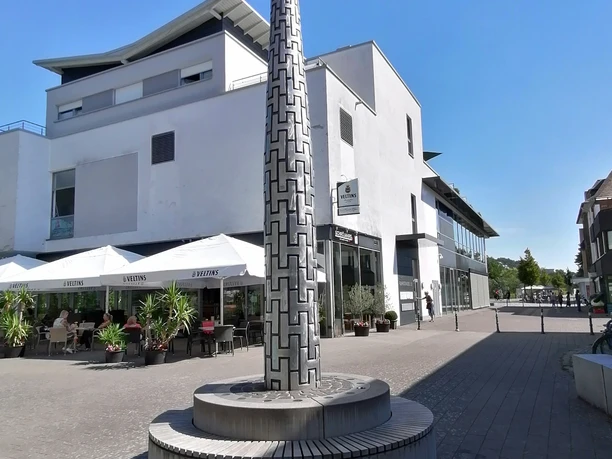 Honsel Statue blauer Stadtplatz Meschede