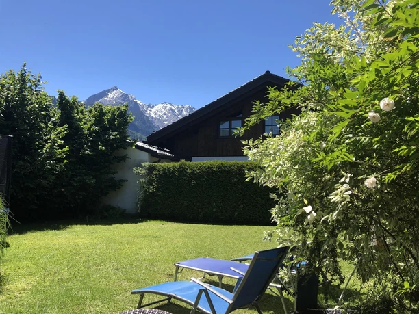 Garten mit Blick auf die Alpspitze