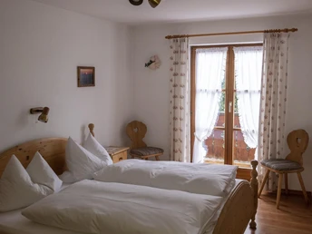 F1B82E4E-6AEC-4AC4-A3BD-653C68367430