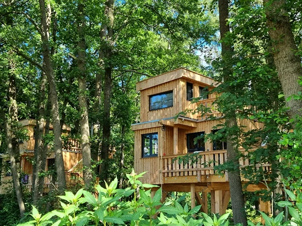 Ansicht eines Stelzenhauses des Naturresorts Land of Green Ansicht eines Stelzenhauses des Naturresorts Land of Green
