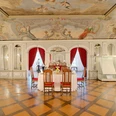 Schloss-Wolfenbuettel-Venussaal.jpg Saal mit historischem Deckengemälde und Kassetten-ParkettbodenHall with historic ceiling painting and coffered parquet flooringHall med historisk loftsmaleri og kassetteparketgulvHal met historische plafondschildering en cassetteparketvloer
