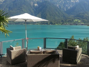 hotel-brienzersee-lounge-aussicht.jpg