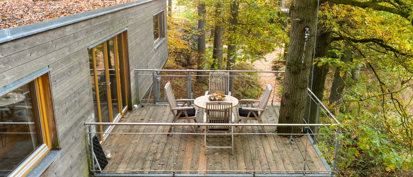 Die Terrasse eines Baumhauses Die Terrasse eines Baumhauses