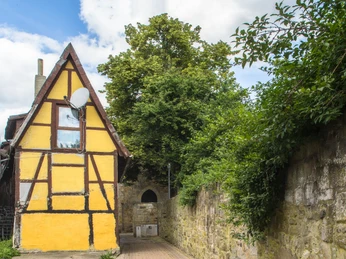 Hinter der Mauer Hinter der Mauer