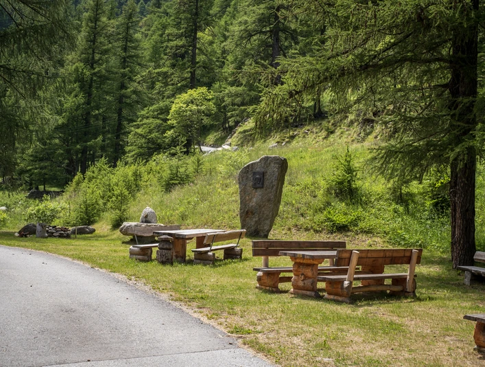 53191016437_9862435c9a_o.jpg Tische auf Max-Borter-PlatzTables on Max-Borter-PlatzTables sur la place Max-Borter