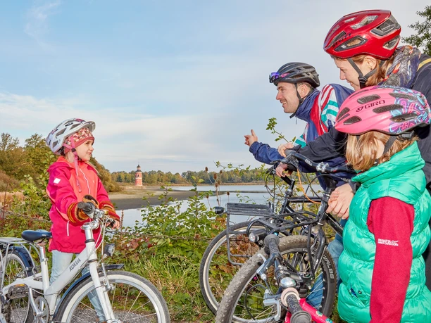 Familie am Großteich bei Moritzburg