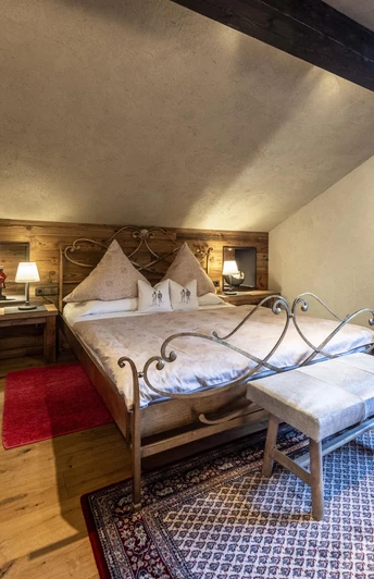 "Staunen" Schlafzimmer Bettlänge 2.20 m