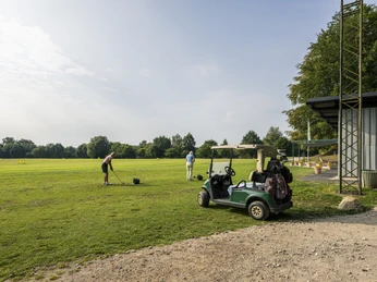 Golf & Country Club am Hockenberg Golfer beim Golf & Country Club Am HockenbergGolfers at the Golf & Country Club Am HockenbergGolfeurs au Golf & Country Club Am HockenbergGolfers op de Golf & Country Club Am HockenbergGolfspillere på Golf & Country Club Am Hockenberg